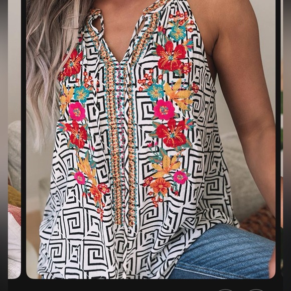 Shop impressions, sleeveless tunic, top with embroidered flowers. Size small. - Picture 3 of 7